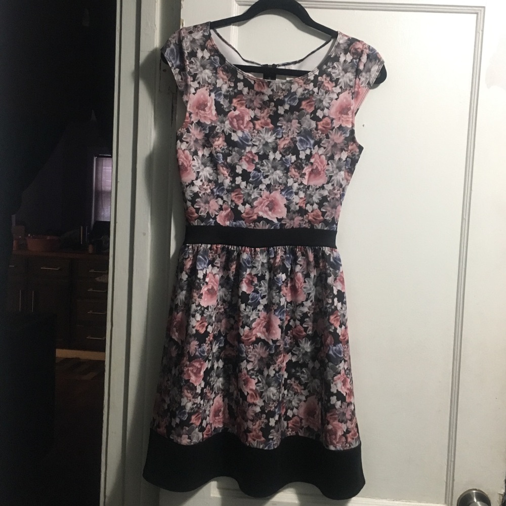 Xhilaration Easter/spring flower dress